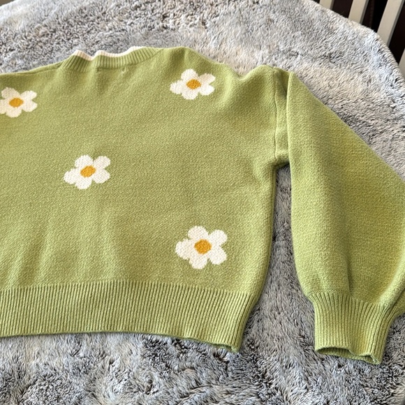 In Bloom Women’s Large Green Daisy Floral Sweater Long Sleeve Button Up Cropped - Picture 9 of 11